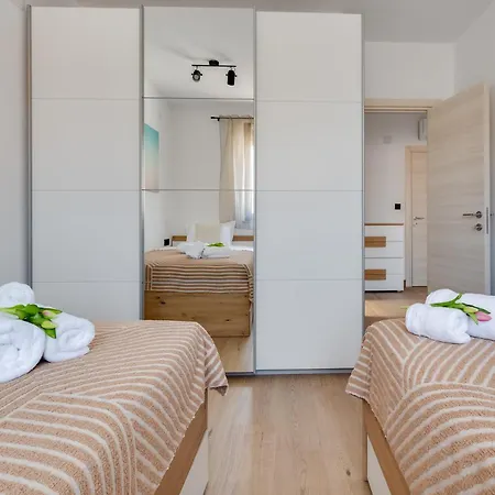Terra Maiorum-apartments With Heated Pool And Water Massage Apartment Povljana