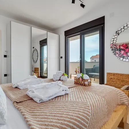 Terra Maiorum-apartments With Heated Pool And Water Massage Povljana